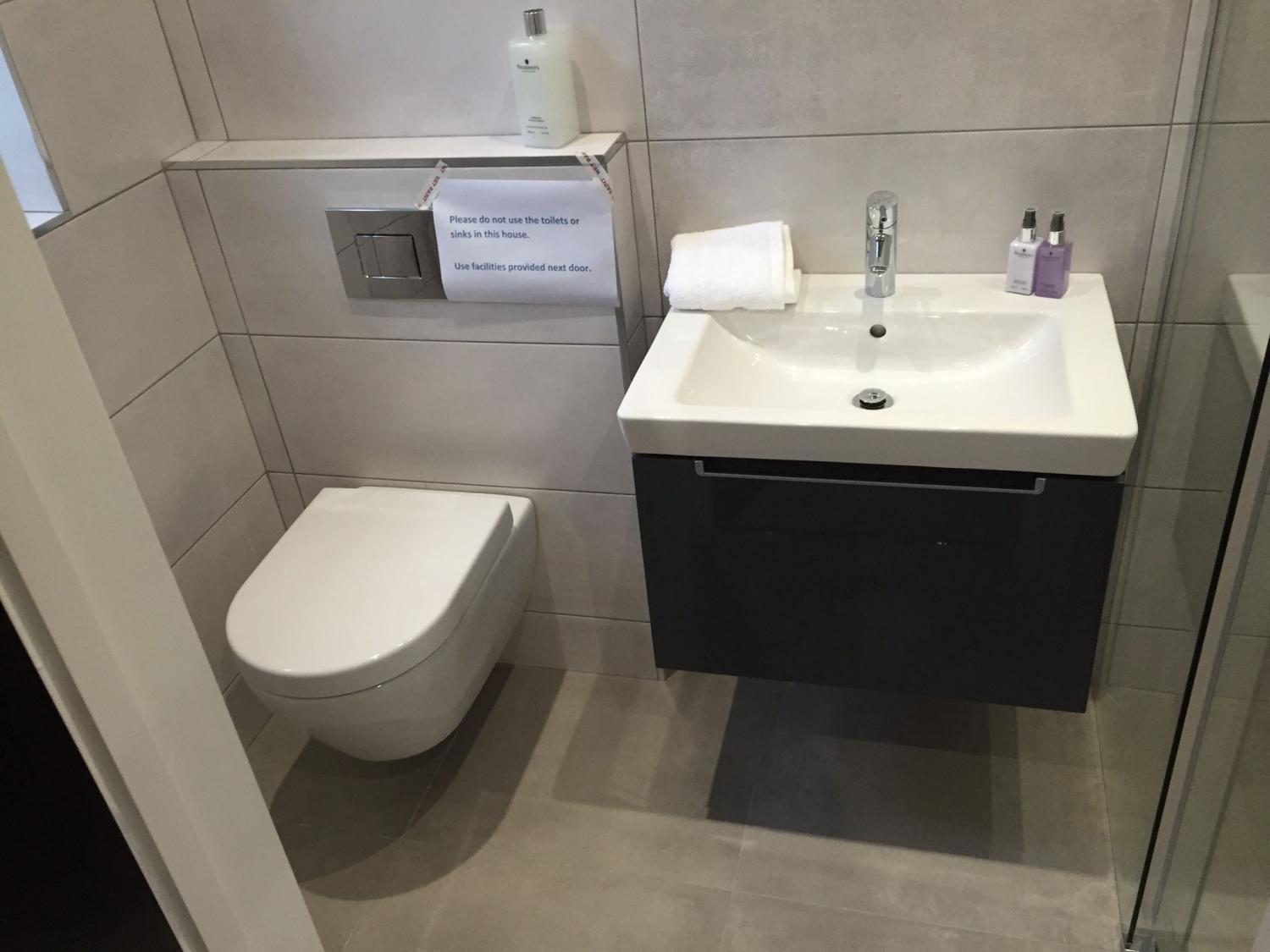 Bathroom installation - Finesse UK -  PLUMBING & HEATING LTD